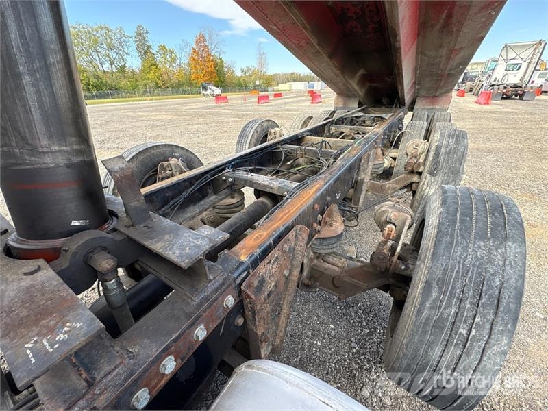 Sterling L9513 10x4 Quad/A Dump Truck Savivarčiai