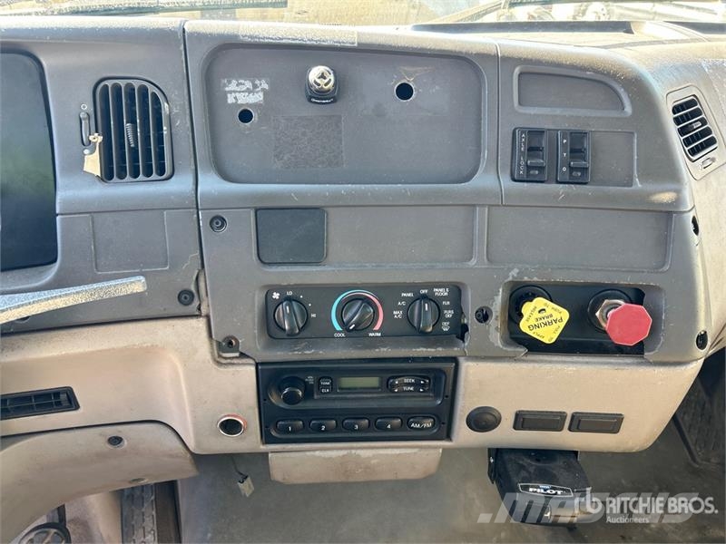 Sterling LT7500 6x4 Cab and Chassis Cabine en interieur