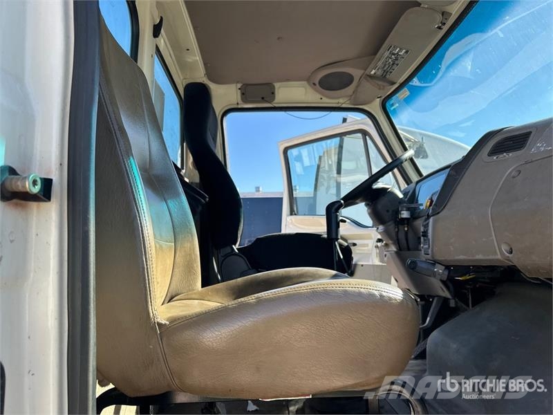 Sterling LT7500 6x4 Cab and Chassis Cabine en interieur