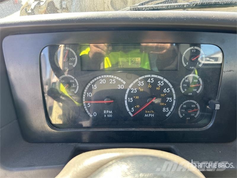 Sterling LT7500 6x4 Cab and Chassis Cabine en interieur