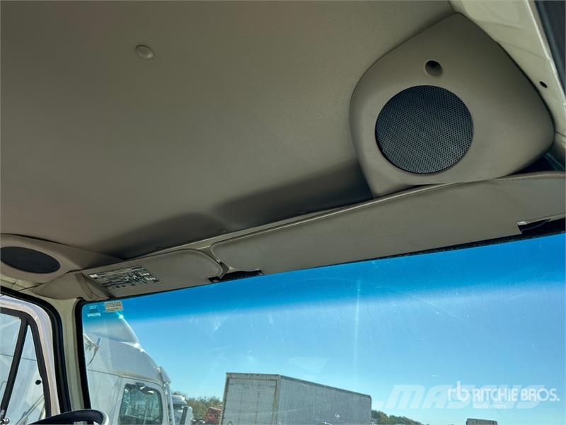 Sterling LT7500 6x4 Cab and Chassis Cabine en interieur