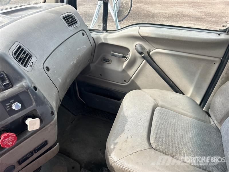 Sterling LT9500 Kravas automašinas konteineru vedeji