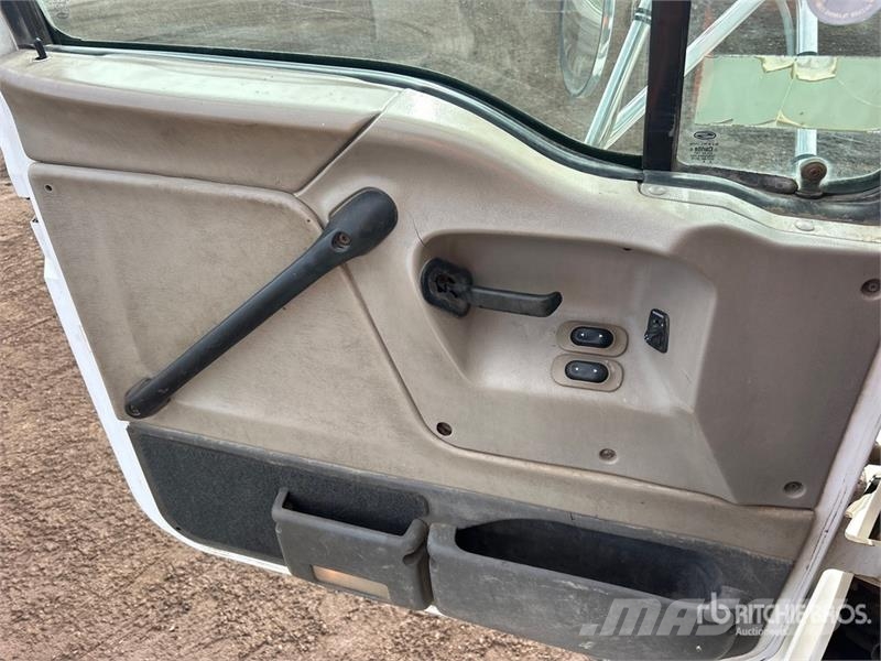 Sterling LT9500 Kravas automašinas konteineru vedeji