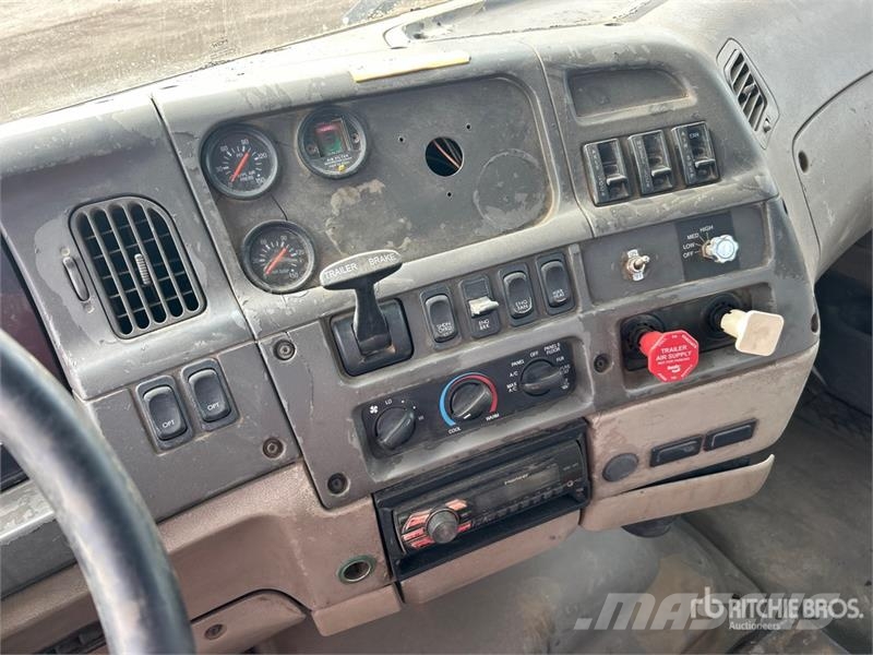 Sterling LT9500 Kravas automašinas konteineru vedeji