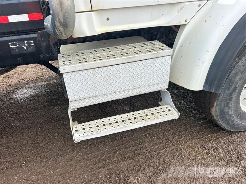Sterling LT9500 Kravas automašinas konteineru vedeji