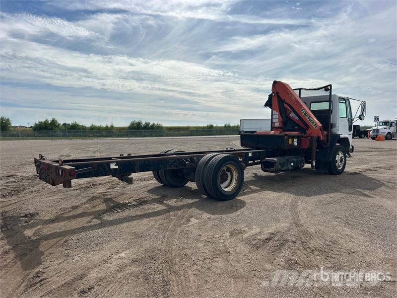 Sterling PK12000 14970 lb Knuckle Boom on Sterling SC8000 4 Nosturiautot