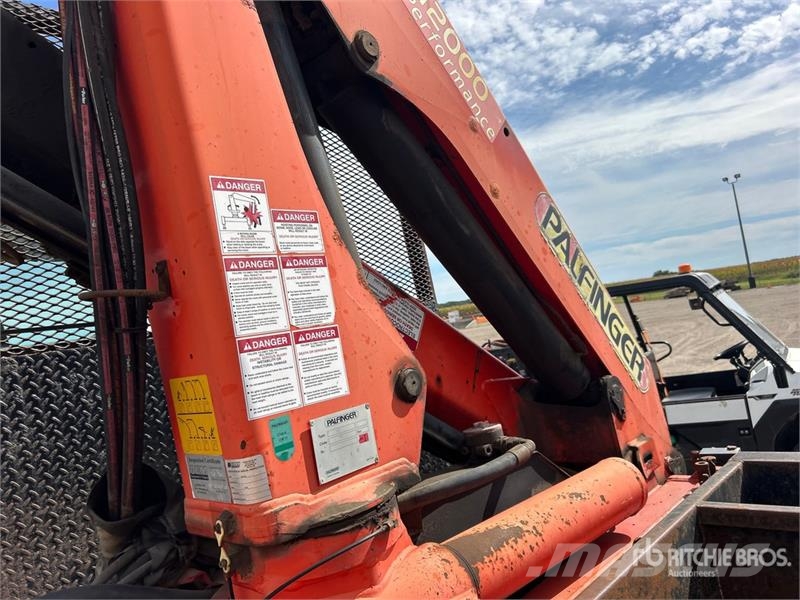 Sterling PK12000 14970 lb Knuckle Boom on Sterling SC8000 4 Nosturiautot