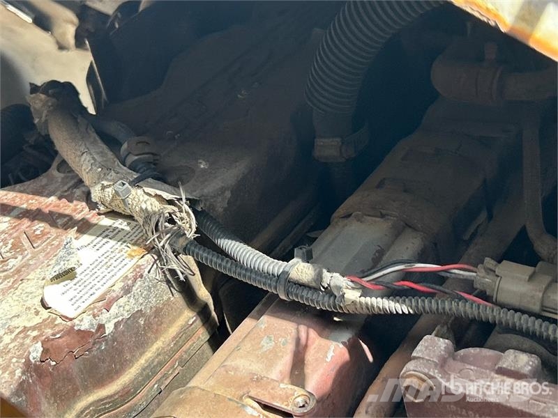 Sterling PK12000 14970 lb Knuckle Boom on Sterling SC8000 4 Nosturiautot