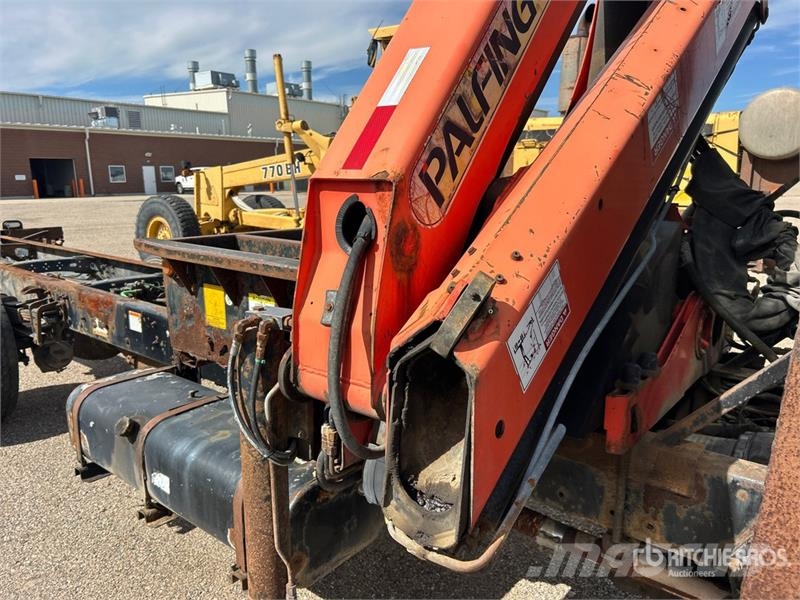 Sterling PK12000 14970 lb Knuckle Boom on Sterling SC8000 4 Nosturiautot