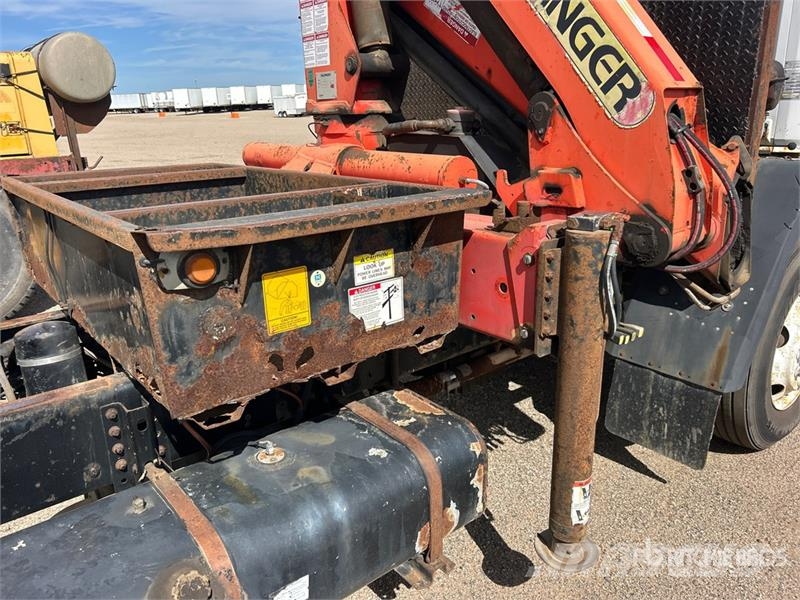 Sterling PK12000 14970 lb Knuckle Boom on Sterling SC8000 4 Nosturiautot