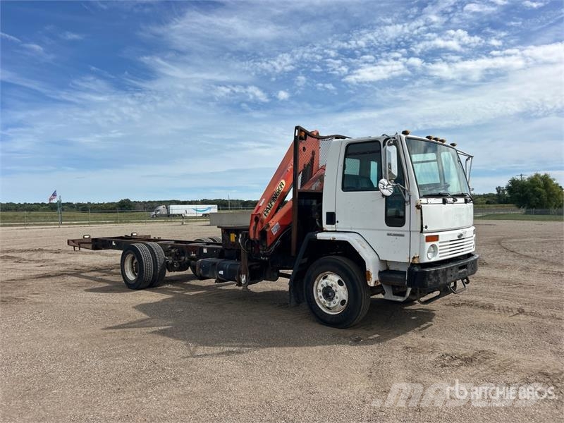 Sterling PK12000 14970 lb Knuckle Boom on Sterling SC8000 4 Nosturiautot