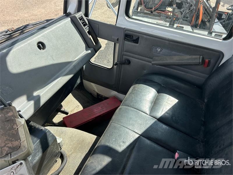 Sterling PK12000 14970 lb Knuckle Boom on Sterling SC8000 4 Nosturiautot