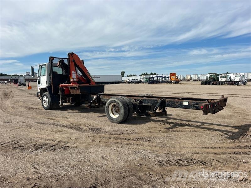 Sterling PK12000 14970 lb Knuckle Boom on Sterling SC8000 4 Nosturiautot
