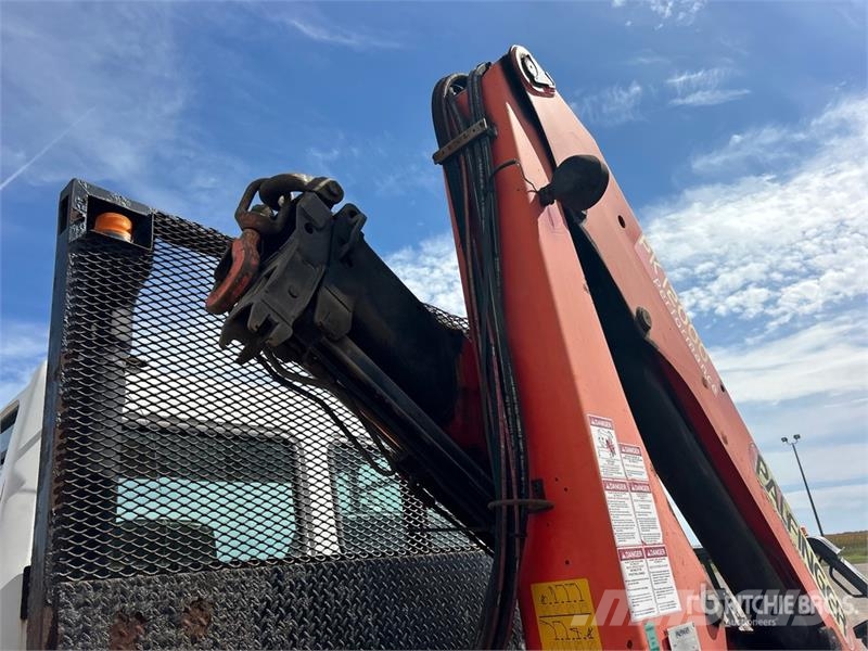 Sterling PK12000 14970 lb Knuckle Boom on Sterling SC8000 4 Nosturiautot