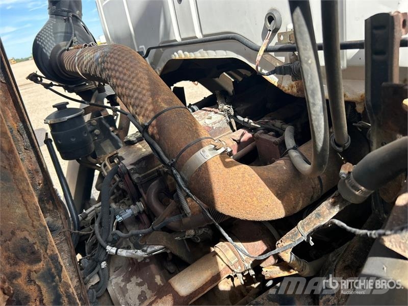 Sterling PK12000 14970 lb Knuckle Boom on Sterling SC8000 4 Nosturiautot