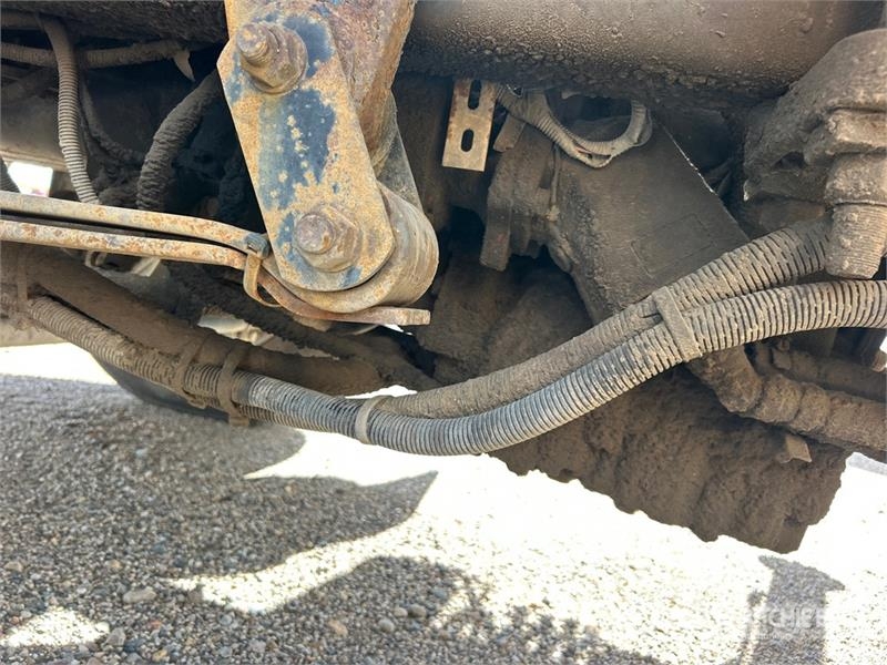 Sterling PK12000 14970 lb Knuckle Boom on Sterling SC8000 4 Nosturiautot