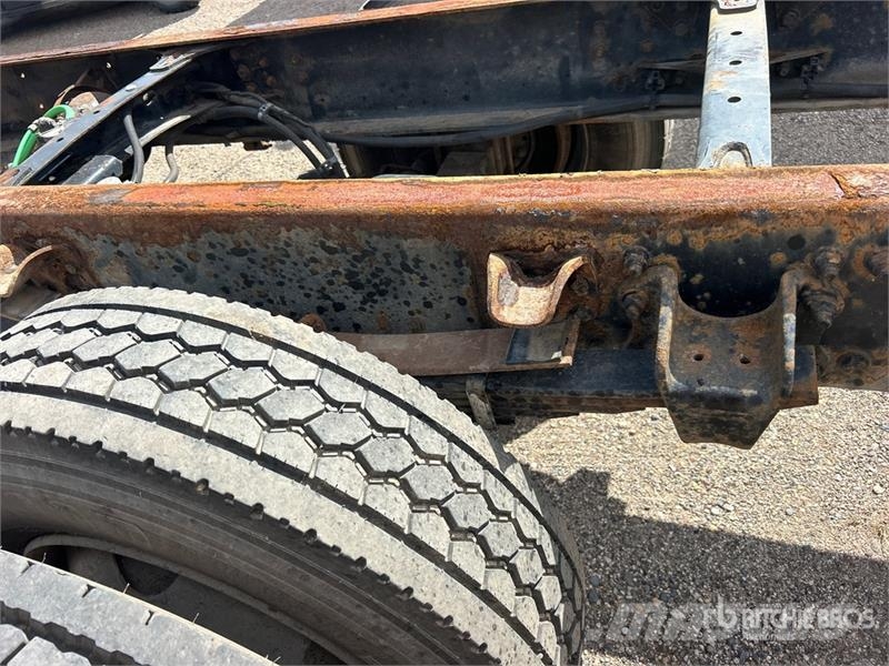 Sterling PK12000 14970 lb Knuckle Boom on Sterling SC8000 4 Nosturiautot