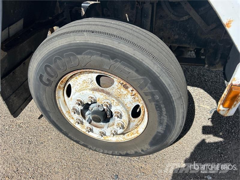 Sterling PK12000 14970 lb Knuckle Boom on Sterling SC8000 4 Nosturiautot