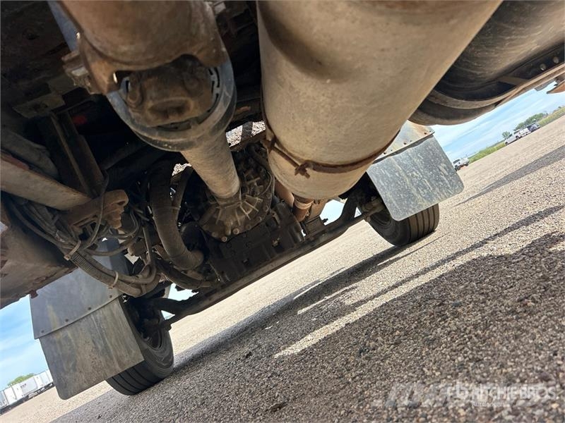 Sterling PK12000 14970 lb Knuckle Boom on Sterling SC8000 4 Nosturiautot