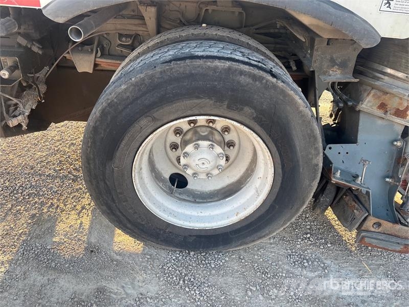 Sterling SC8000 街路清掃車