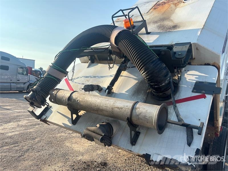 Sterling SC8000 街路清掃車