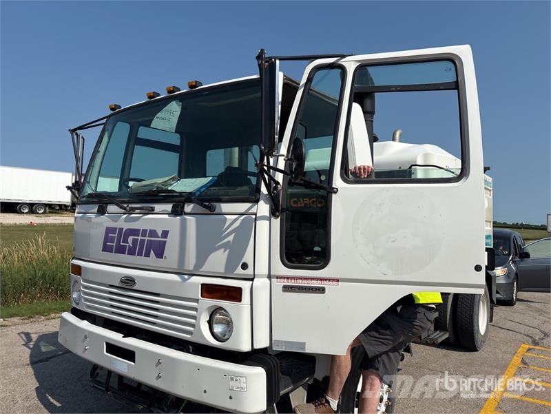 Sterling SC8000 街路清掃車