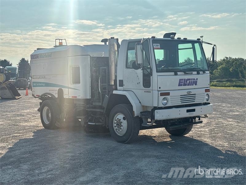 Sterling SC8000 街路清掃車