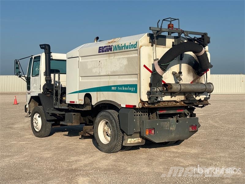 Sterling SC8000 街路清掃車