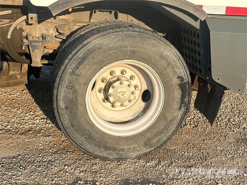 Sterling SC8000 街路清掃車