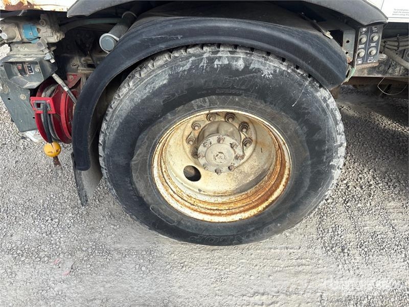 Sterling SC8000 Utcaseprő teherautók