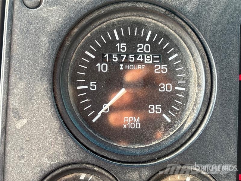 Sterling SC8000 街路清掃車