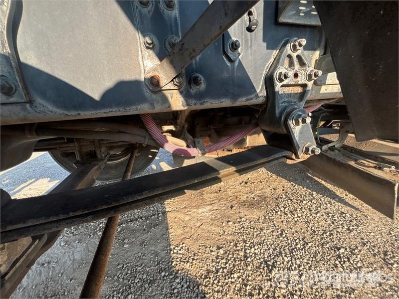 Sterling SC8000 街路清掃車