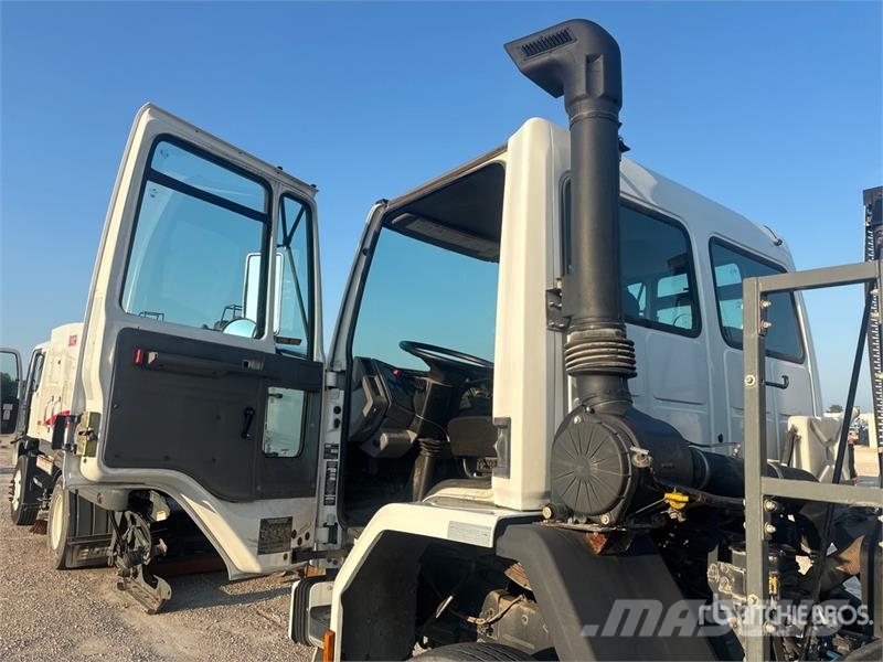 Sterling SC8000 街路清掃車