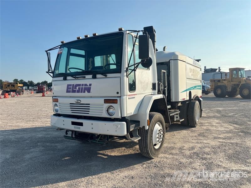 Sterling SC8000 街路清掃車