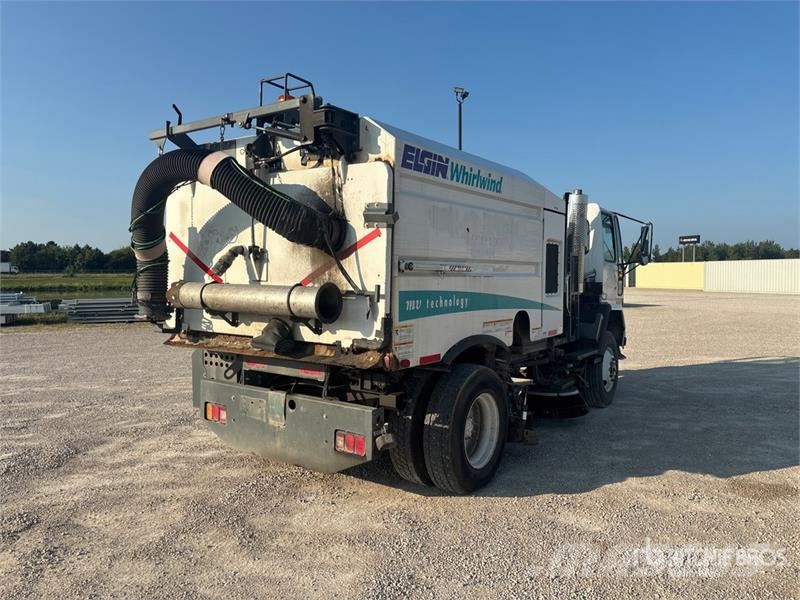 Sterling SC8000 街路清掃車