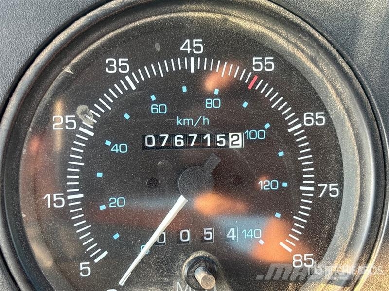 Sterling SC8000 街路清掃車