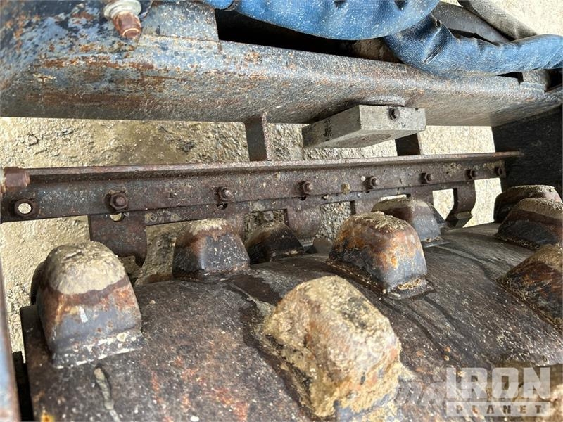 Stone PD43 Padfoot Drum Compactor 单轮压路机