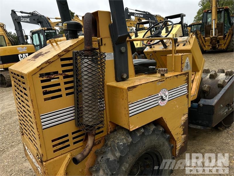 Stone PD43 Padfoot Drum Compactor 单轮压路机