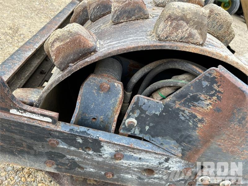 Stone PD43 Padfoot Drum Compactor 单轮压路机