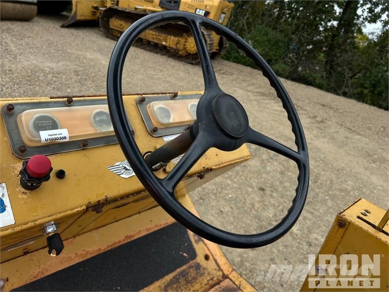 Stone PD43 Padfoot Drum Compactor 单轮压路机