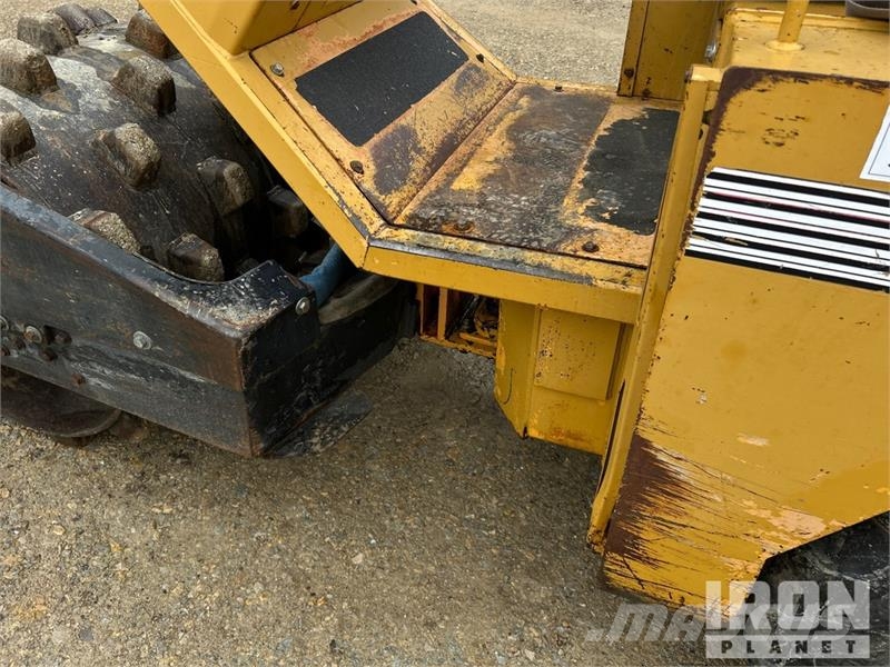 Stone PD43 Padfoot Drum Compactor 单轮压路机