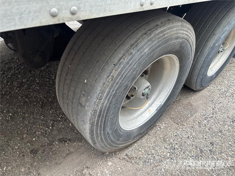 Stoughton AVW-535T-S-C-AR Van Body Trailers