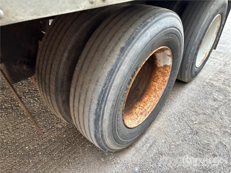 Stoughton AVW-535T-S-C-AR Van Body Trailers