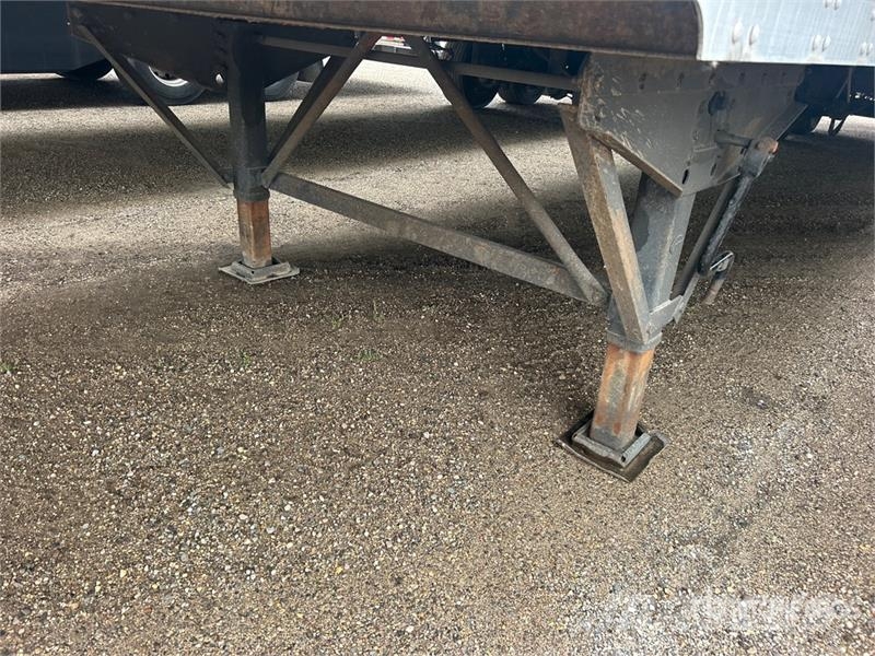 Stoughton AVXW-535T-S-C-AR 53 ft x 102 in T/A Van Trailer مقطورات ذات هيكل صندوقي