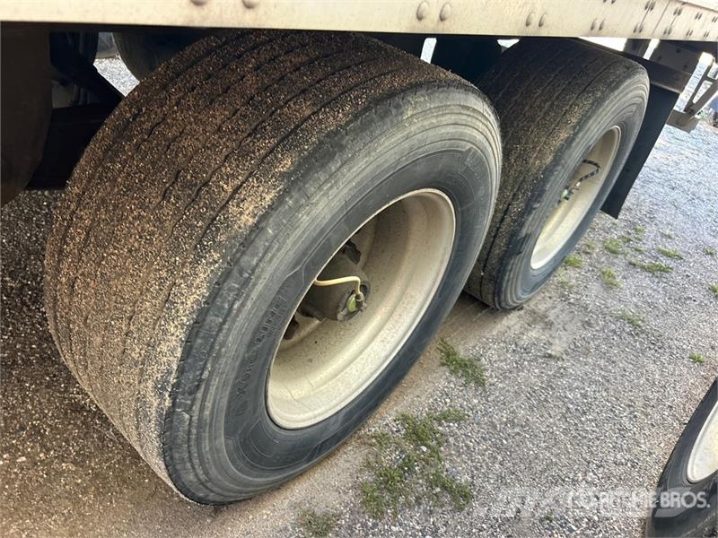 Stoughton AVXW-535T-S-C-AR 53 ft x 102 in T/A Van Trailer Furgons