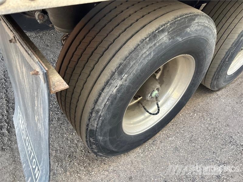 Stoughton AVXW-535T-S-C-AR 53 ft x 102 in T/A Van Trailer Sanduk prikolice