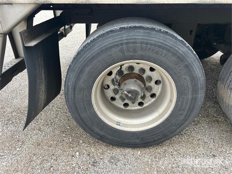 Stoughton AVXW-535T-S-C-AR 53 ft x 102 in T/A Van Trailer Box body trailers