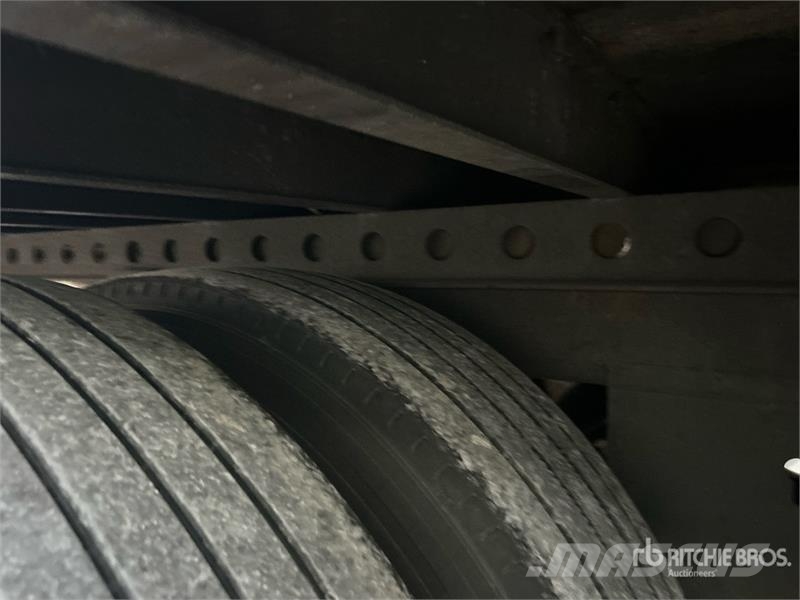 Stoughton AVXW-535T-S-C-AR 53 ft x 102 in T/A Van Trailer Ремаркета фургони