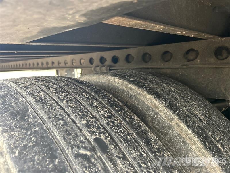Stoughton ZGPVW-535T-S-C-AR 53 ft x 102 in T/A Van Trailer مقطورات ذات هيكل صندوقي