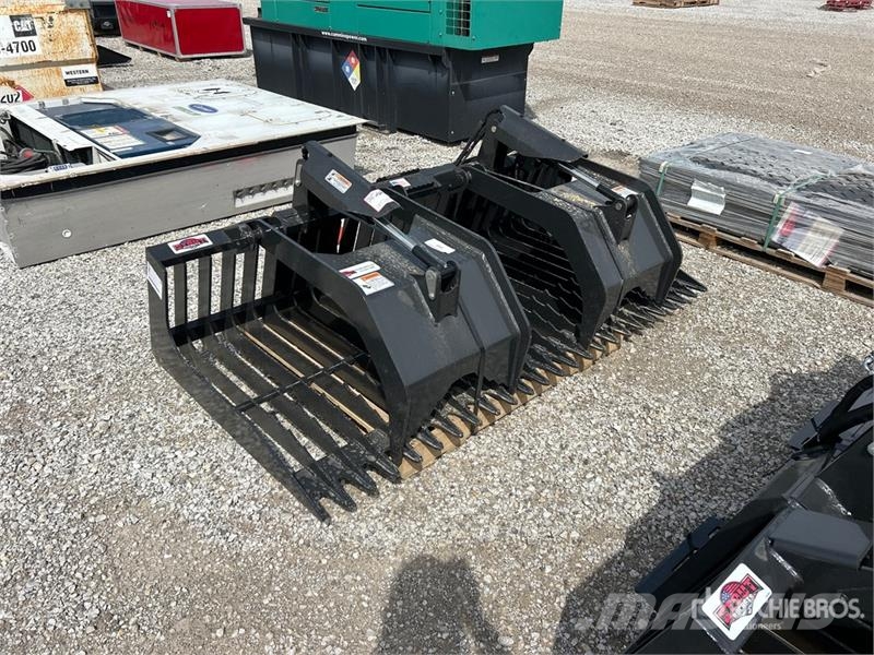 Stout HD82-3 72 in Skid Steer Grapple (Unused) 抓斗